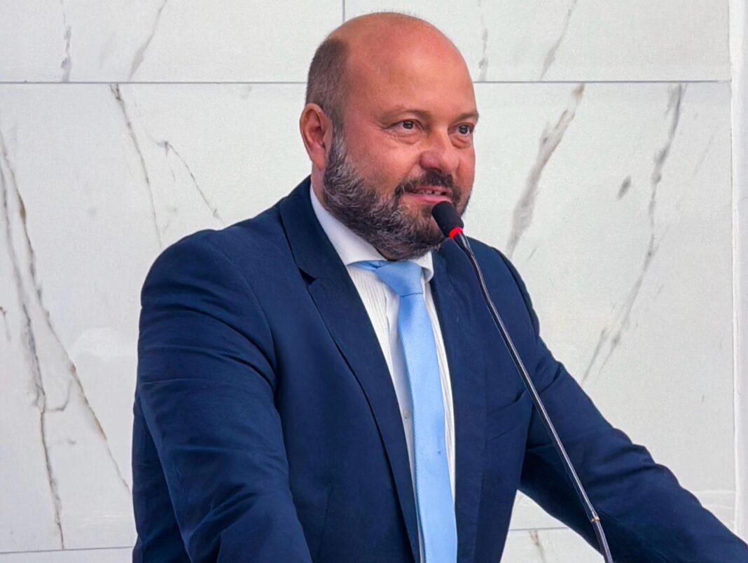 Dilson Magalhães comemora aprovação do consórcio da Policlínica de Camaçari