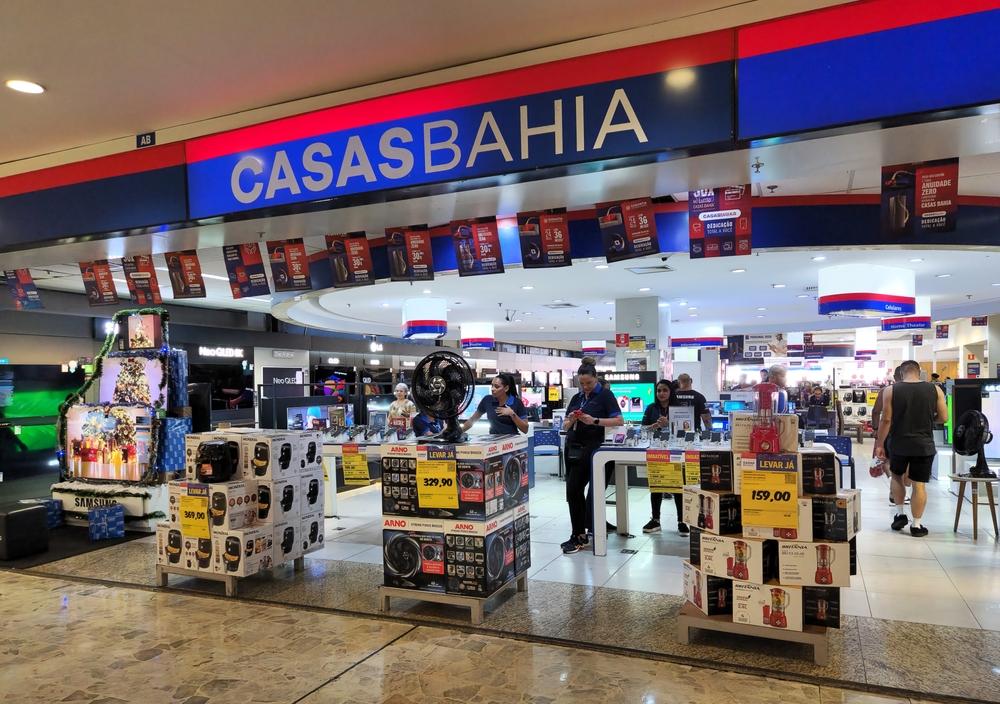 Casas Bahia fecha quase 300 lojas e faz demissão em massa; veja o impacto
