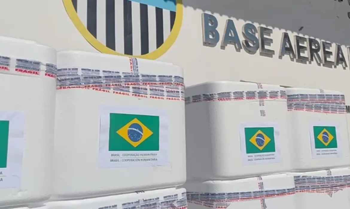 Brasil envia 690 mil doses de vacinas em ajuda à Venezuela